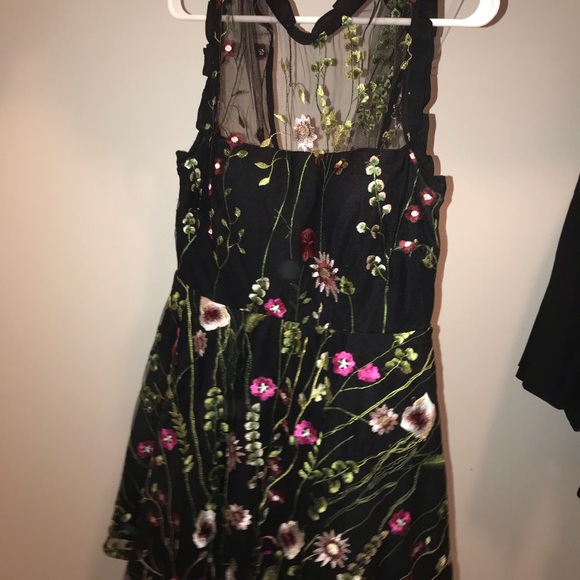 Dress - Picture 2 of 5